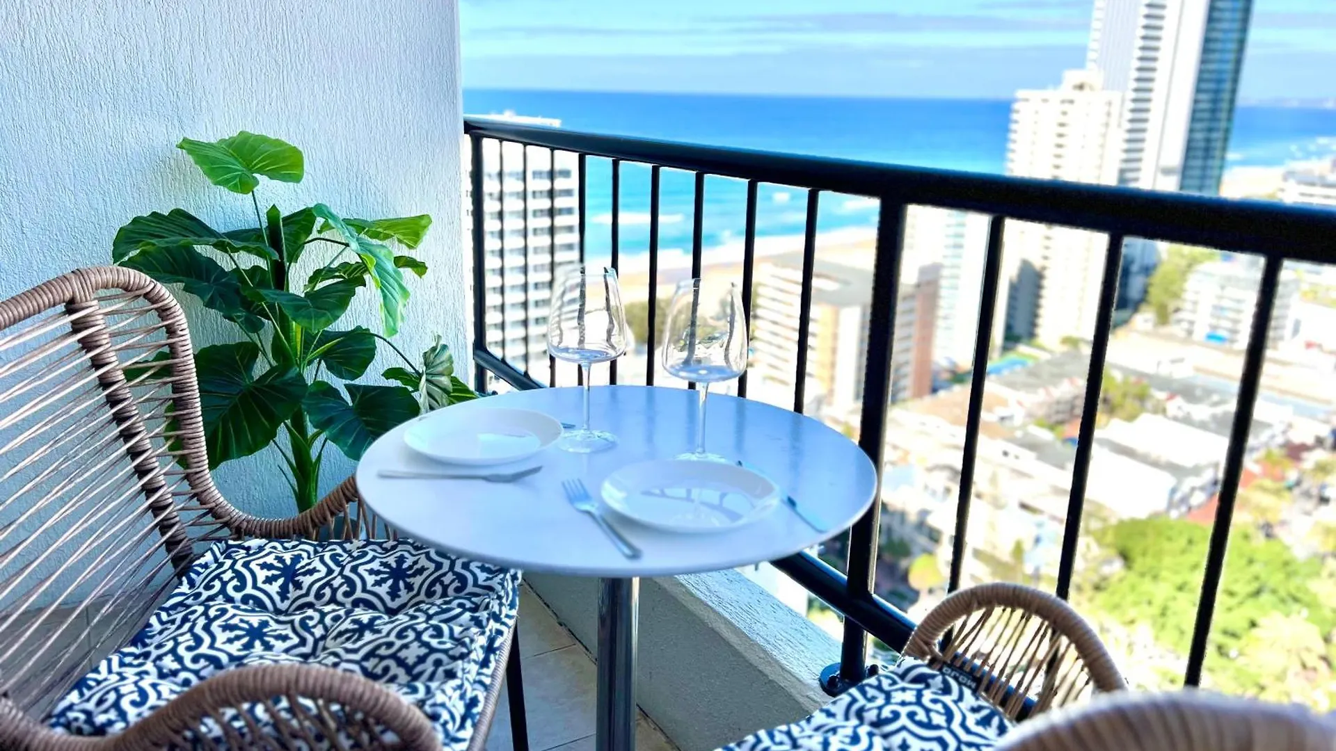Top Level Ocean View Oasis With 3 Beds Gold Coast