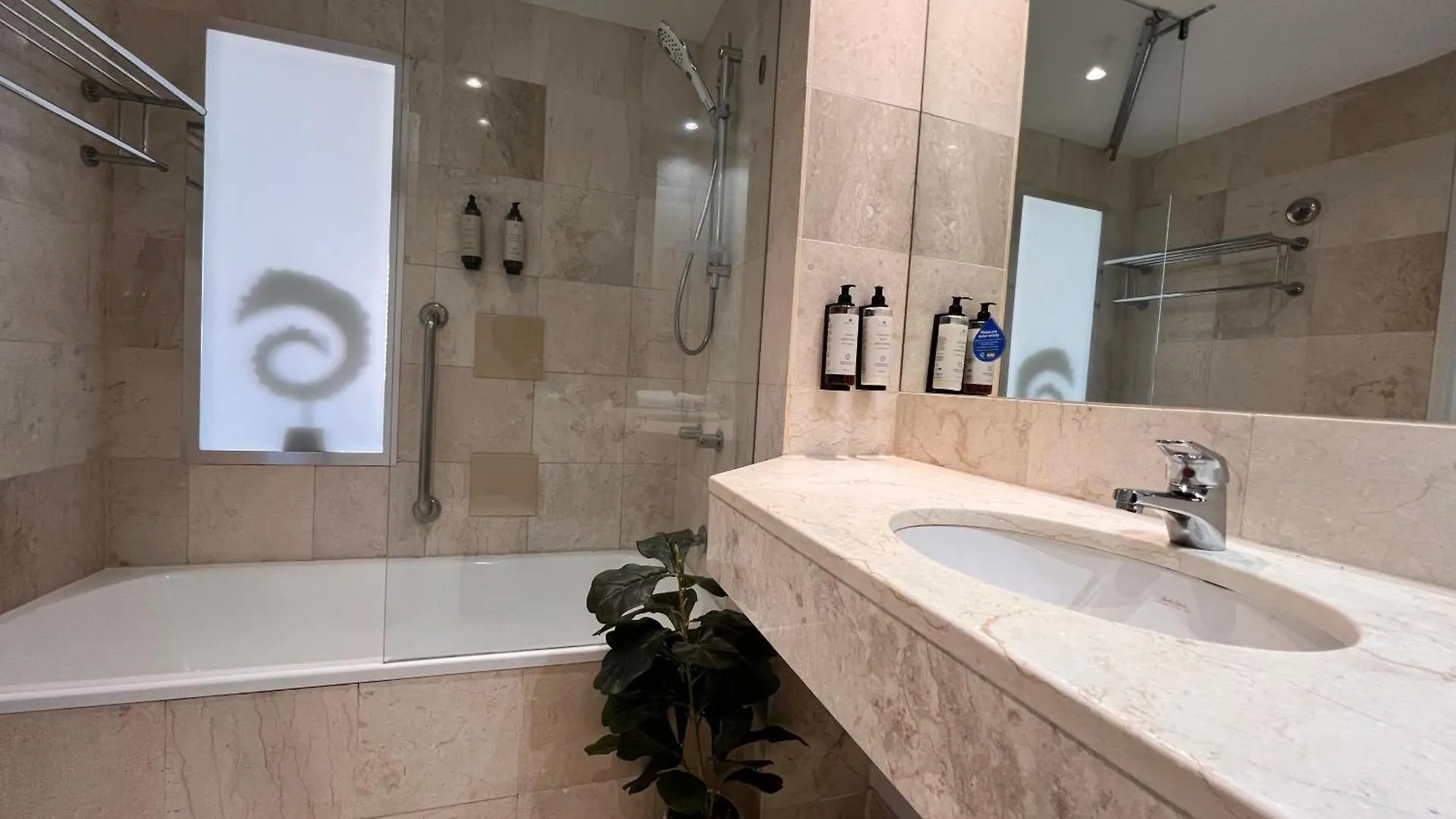Apartment Top Level Ocean View Oasis With 3 Beds Gold Coast