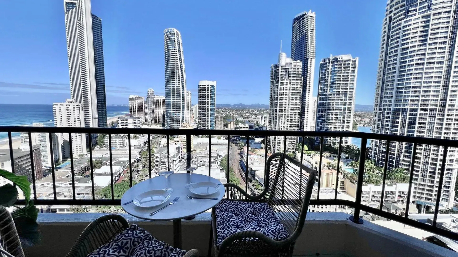 Top Level Ocean View Oasis With 3 Beds Gold Coast 0*,